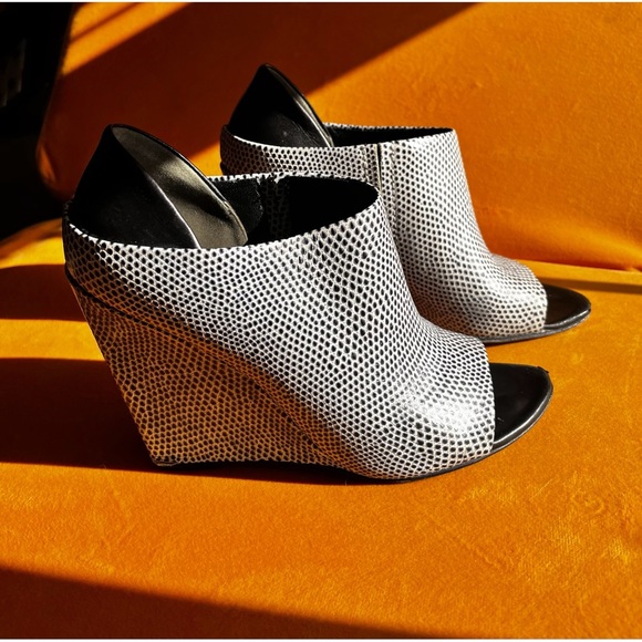 Alexander Wang Black & White Leather Wedges - Picture 1 of 16